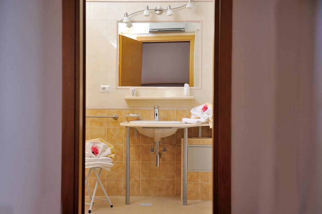 Hotel Hr Costa Rei Муравера Номер фото